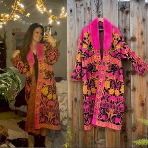 Vertigo Paris Bright Hot Pink Faux Fur Collar Coatigan 🌿